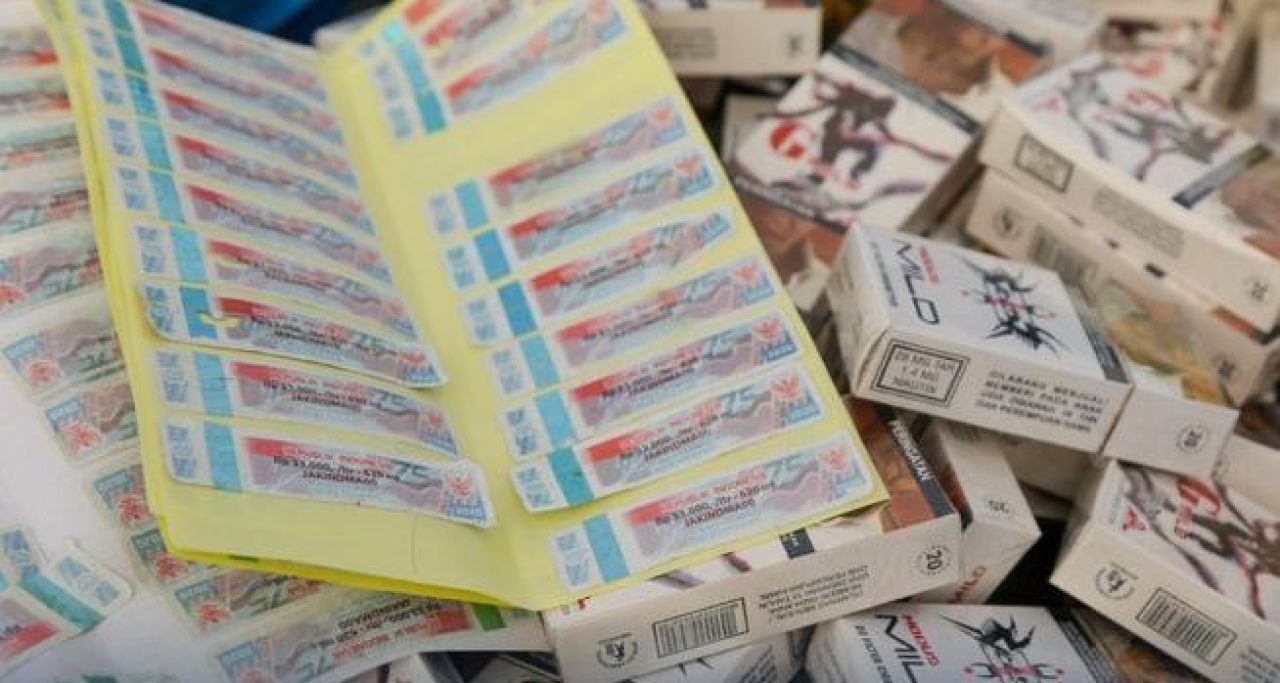 Lima Karton Rokok Ilegal