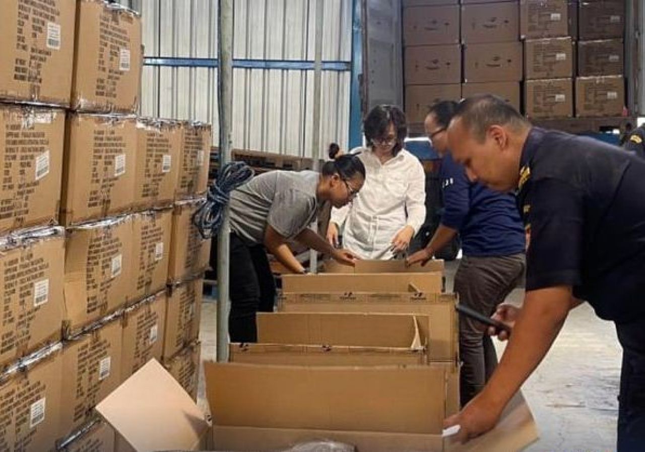 16.128 pasang upper sepatu