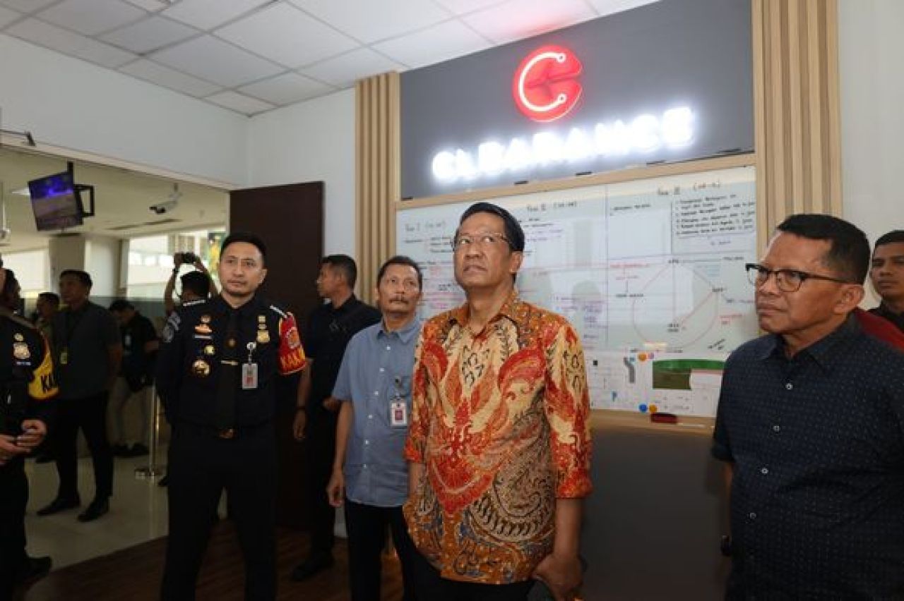 Supratman Andi Agtas melakukan kunjungan kerja ke TPI Juanda