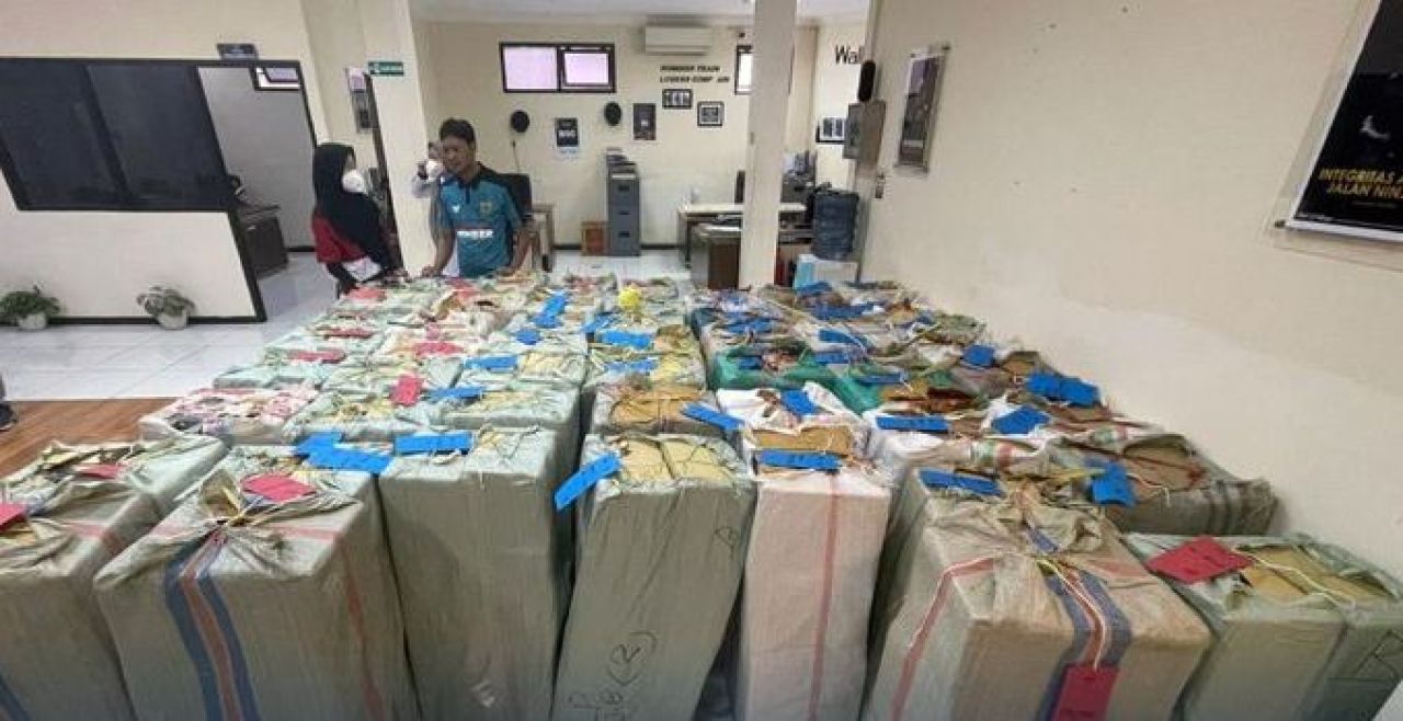 Penyimpanan rokok ilegal di Bangsalsari