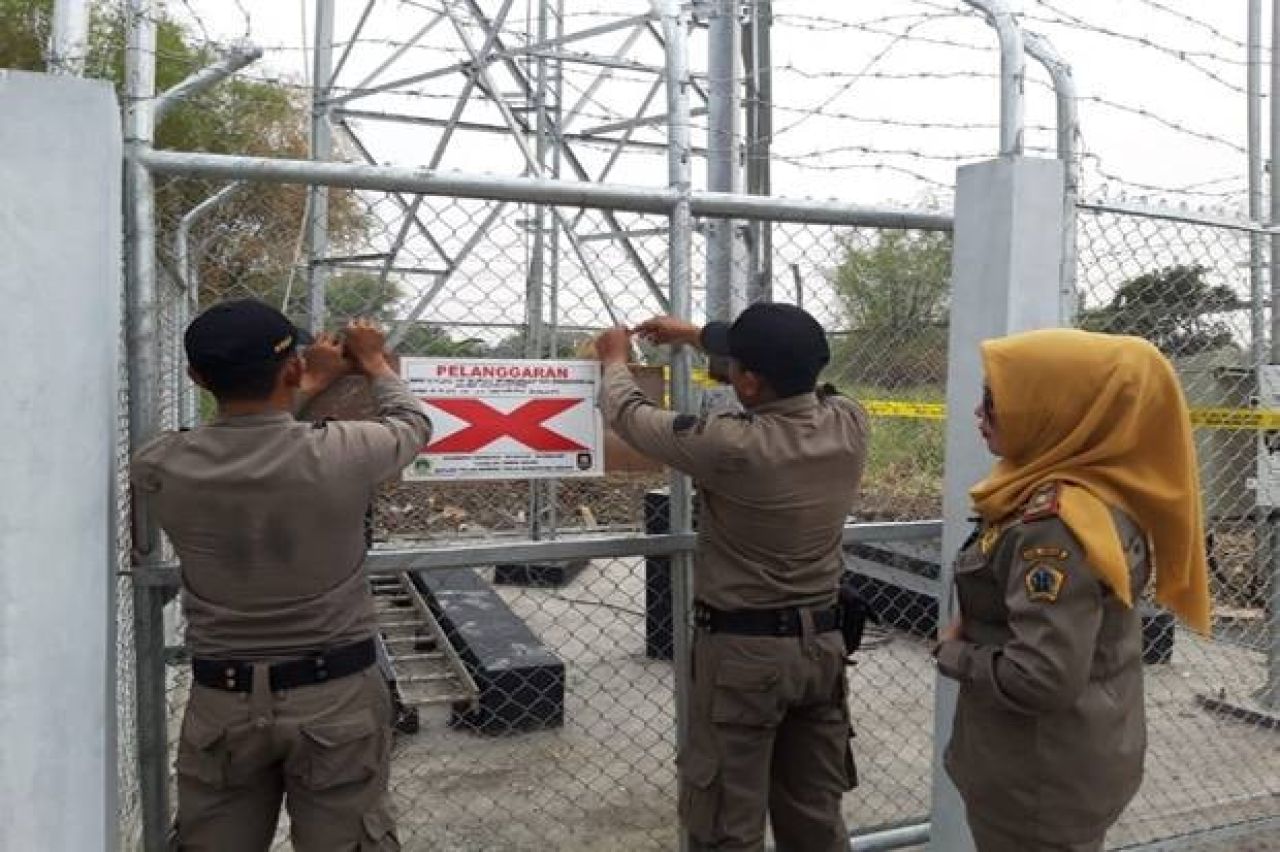 Tower BTS disegel petugas Satpol PP Gresik