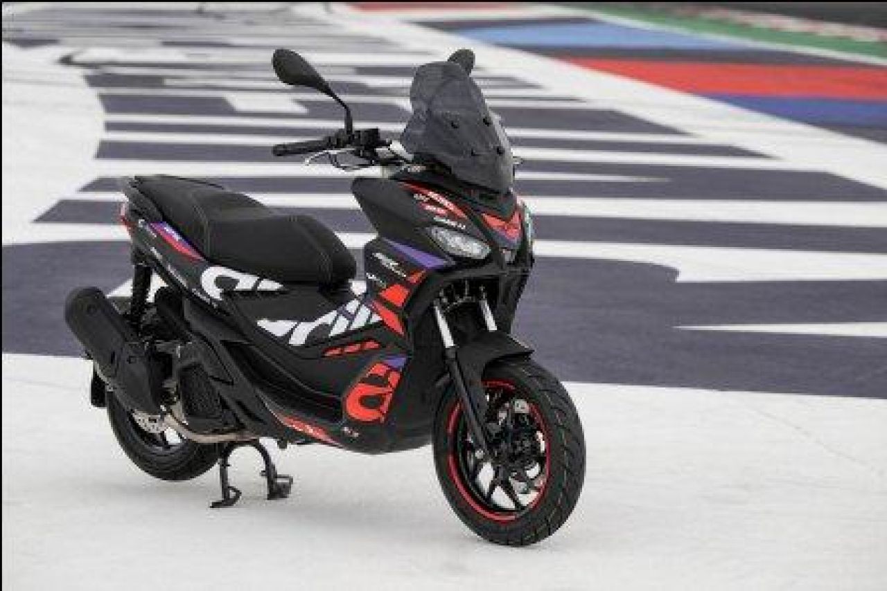 Aprilia SR-GT 200 Replica.