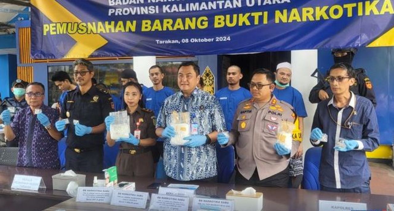 Pemusnahan barang bukti narkotika di halaman kantor BNNP Kalimantan Utara