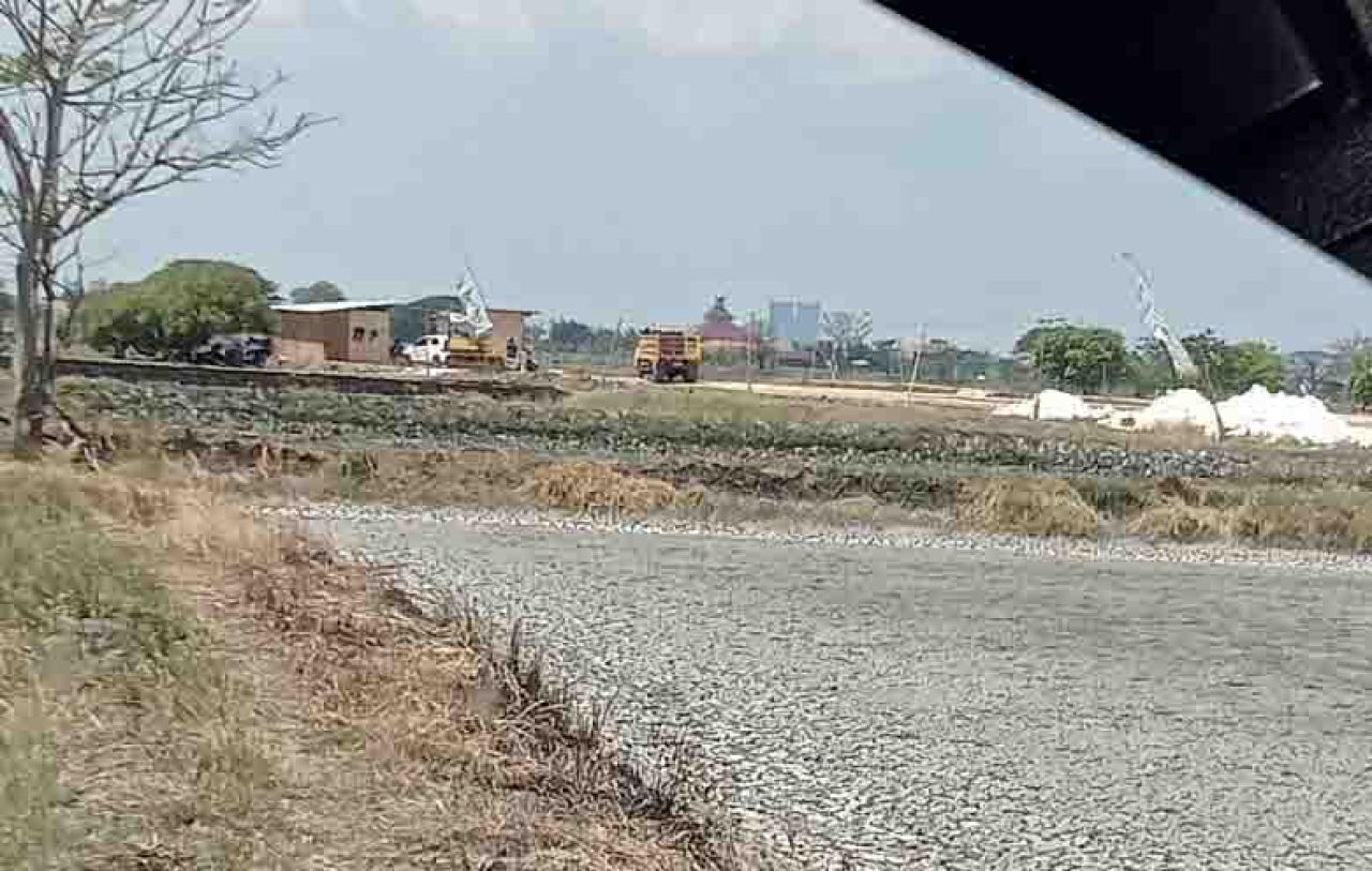 Aktivitas urug perumahan di Desa Kambingan