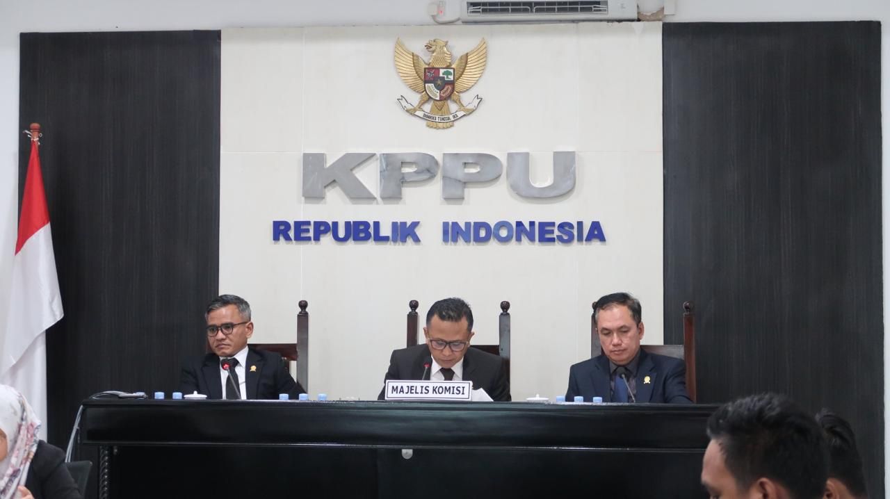 Sidang Pembacaan Putusan ini dipimpin oleh Ketua Majelis Komisi, Mohammad Reza