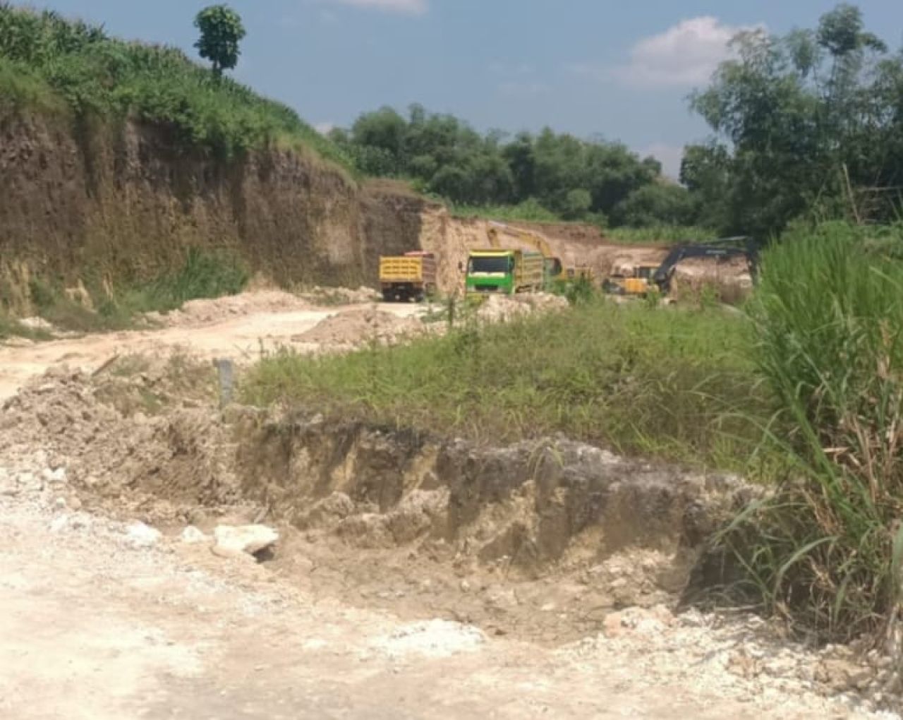 Tambang diduga ilegal di Desa Pule
