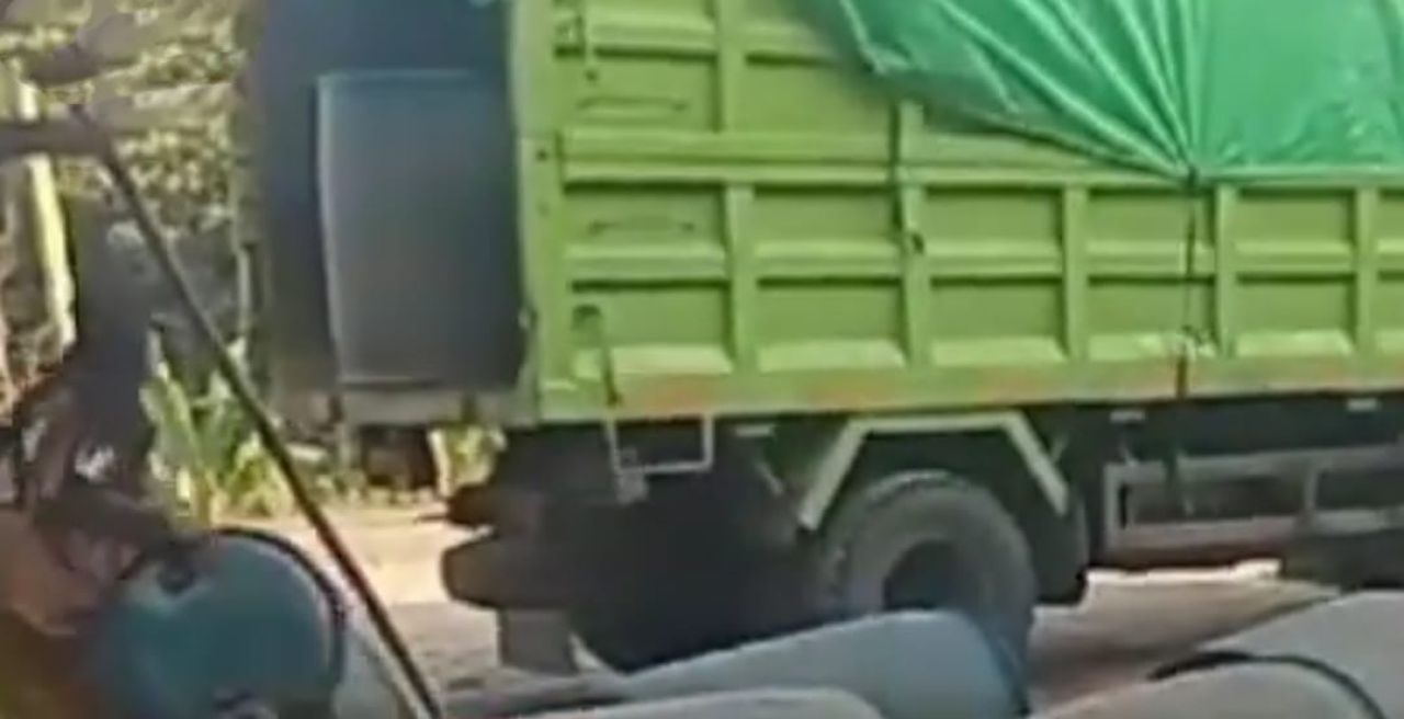 Truk yang diduga digunakan untuk mengangkut solar ilegal