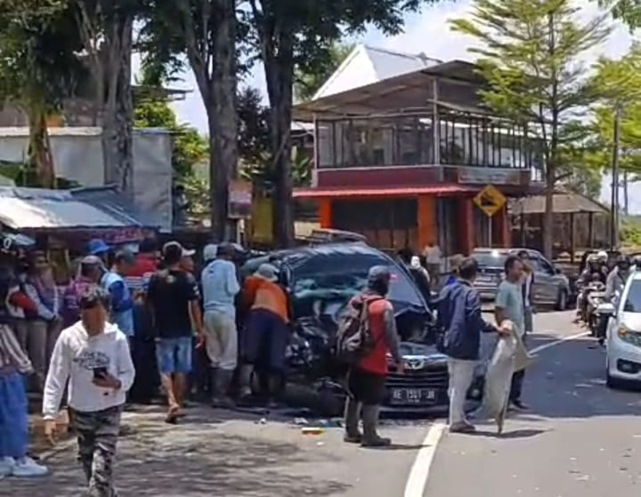 Kecelakaan di kelokan menurun tajam, jalur Gunung Lawu
