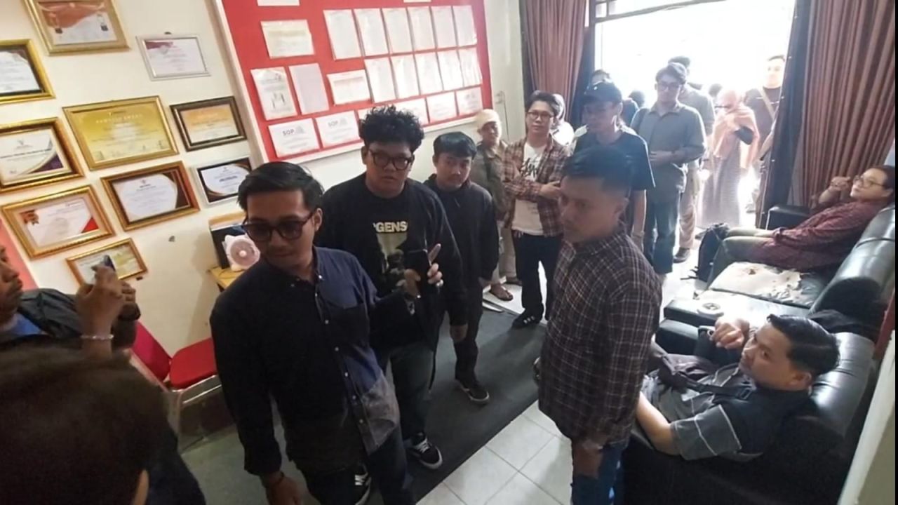 Laporan Barisan NKRI ke Bawaslu Kalimantan Barat