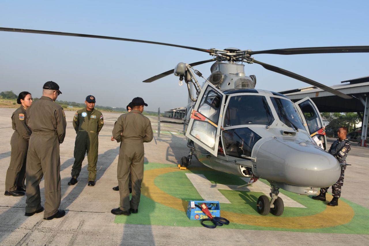 Crew Helikopter AS 565 MBe Panther HS-1306 dari Skuadron Udara 100 Wing Udara 2 Puspenerbal
