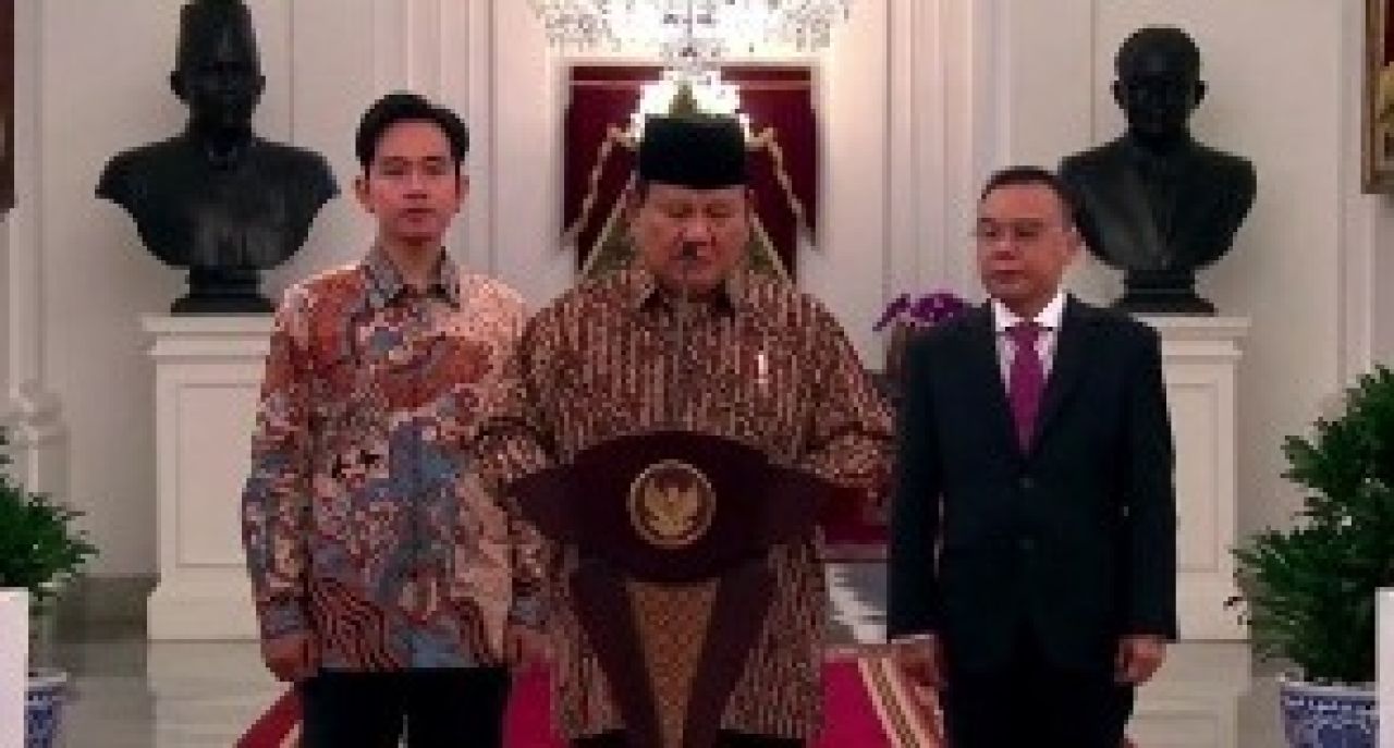 Prabowo Subianto dan Gibran Rakabuming saat umumkan nama-nama Kabinetnya