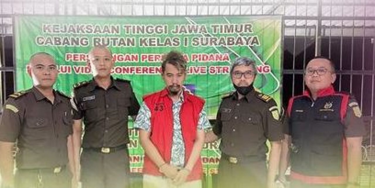 DJA (pakai rompi)