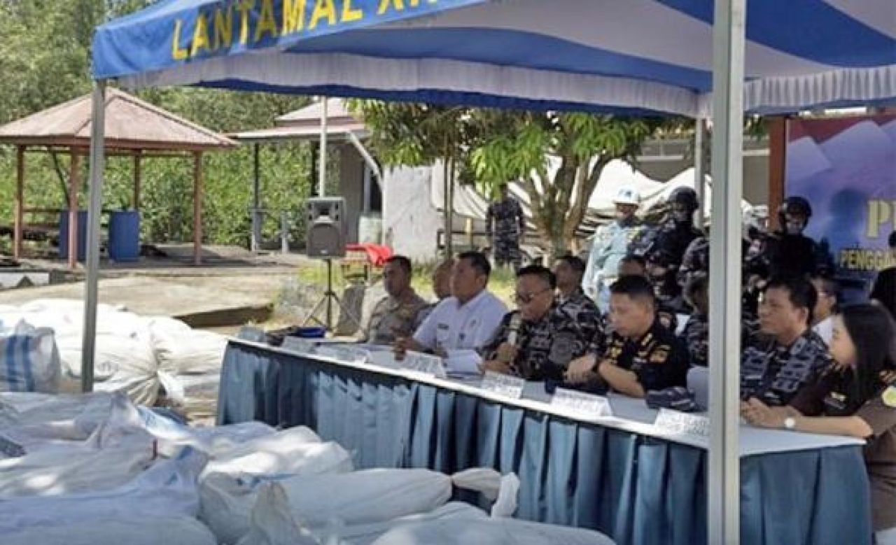 Konpers penyelundupan pakaian bekas