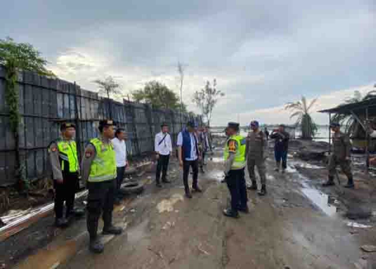 BBM ilegal di pergudangan di daerah Pegayut, Kabupaten Ogan Ilir.