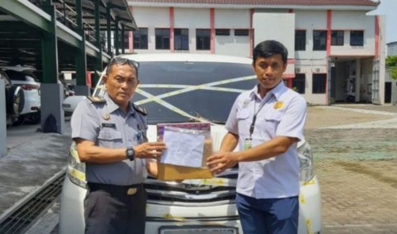 Penyerahan barang bukti ke Kejari Semarang