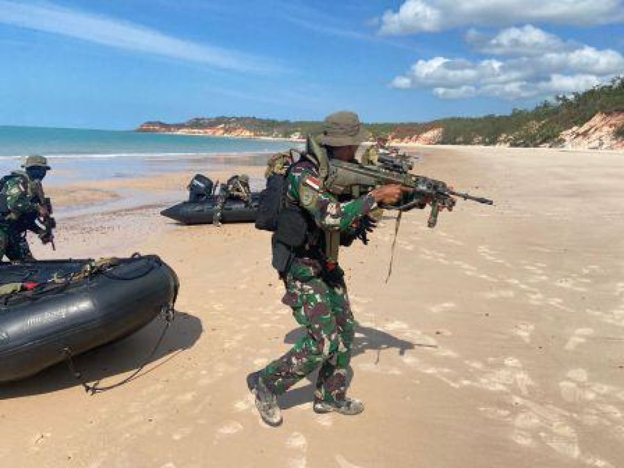 Latihan pendaratan Amfibi di Pulau Bathrust, Australia