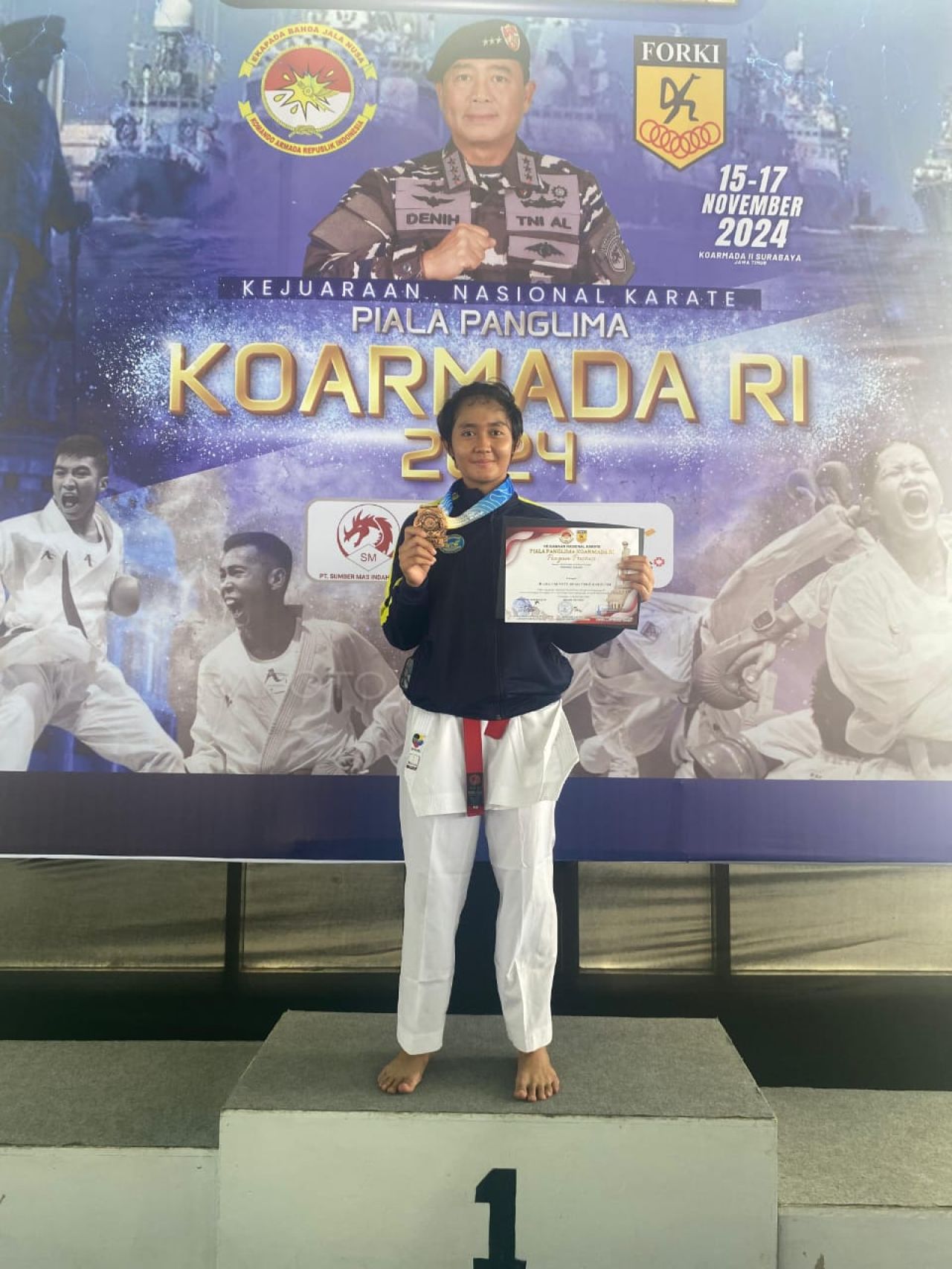 Salah satu peraih medali di Kejurnas Karate Piala Pangkoarmada Rl tahun 2024