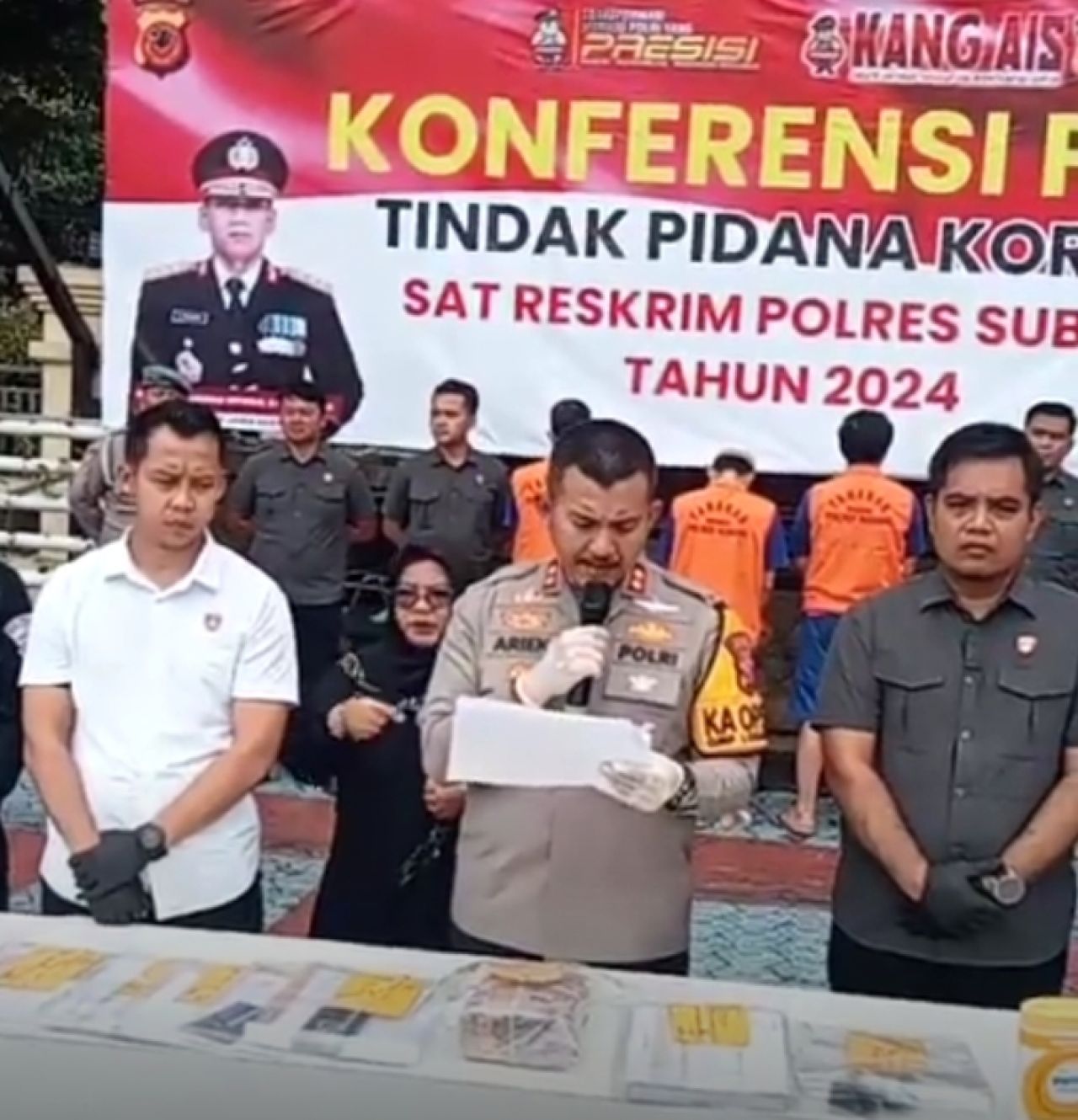 Kapolres Subang saat konpers kasus dugaan korupsi