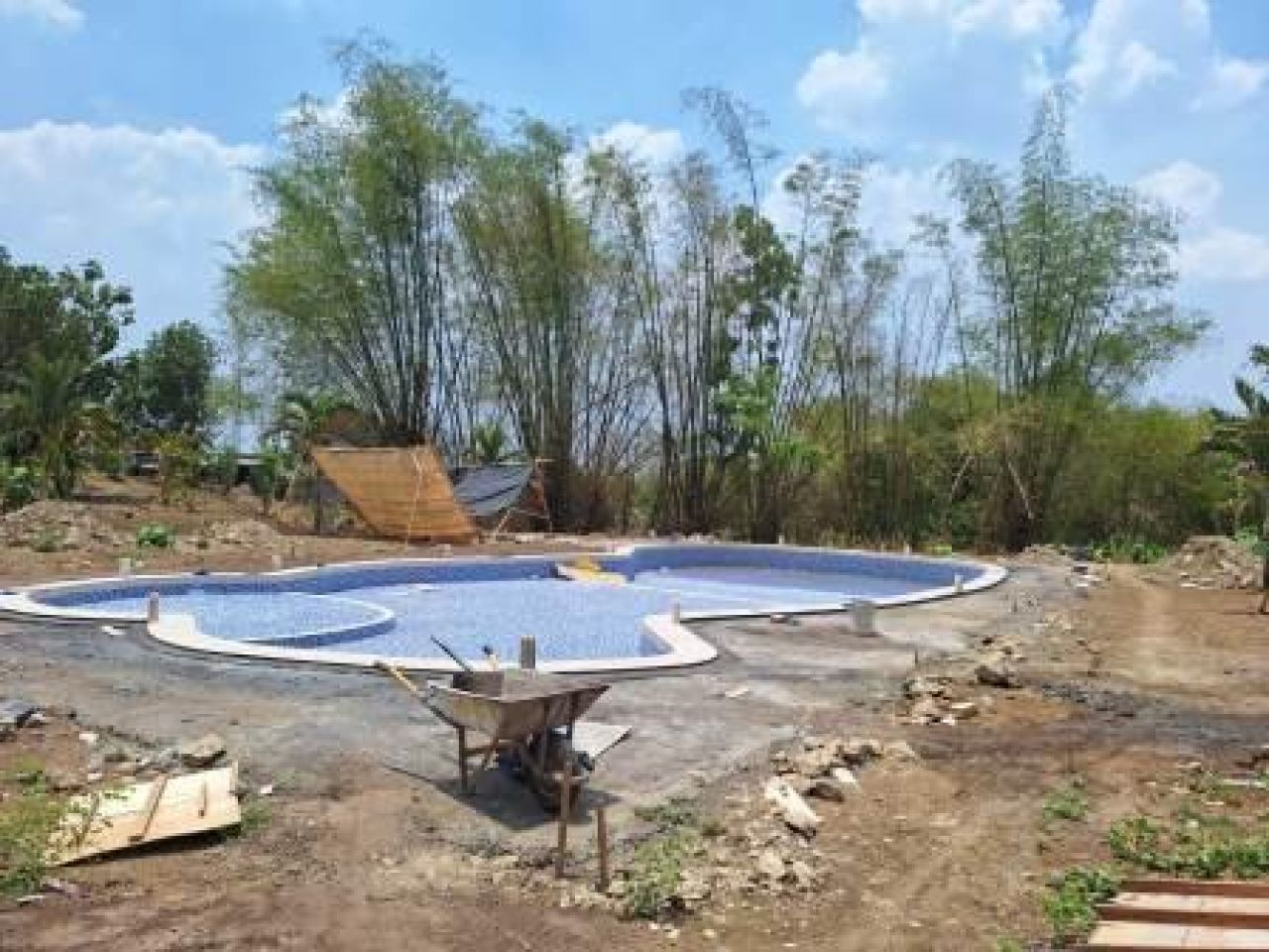 Kolam renang di Desa Sidoraharjo