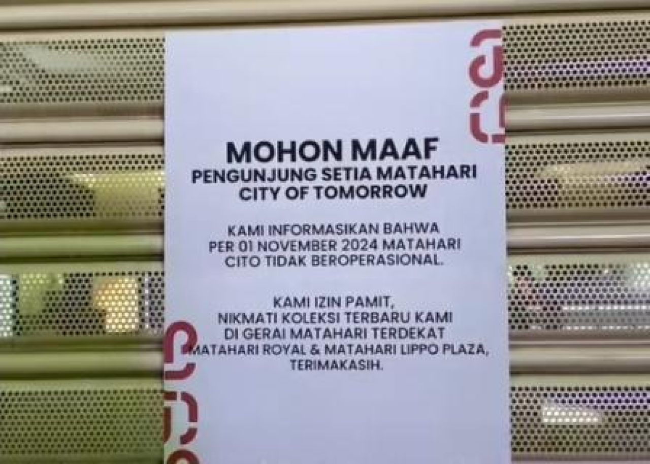 Tulisan penutupan operasional Matahari Dept Store di CITO