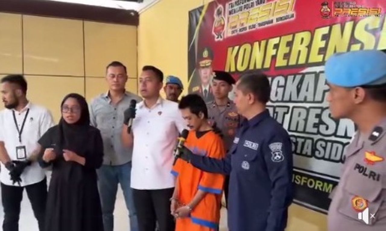 AKP Fahmi Amarullah menginterogasi pelaku pembunuhan