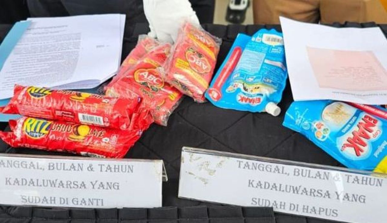 Produk pangan kadaluarsa yang dimanipulasi