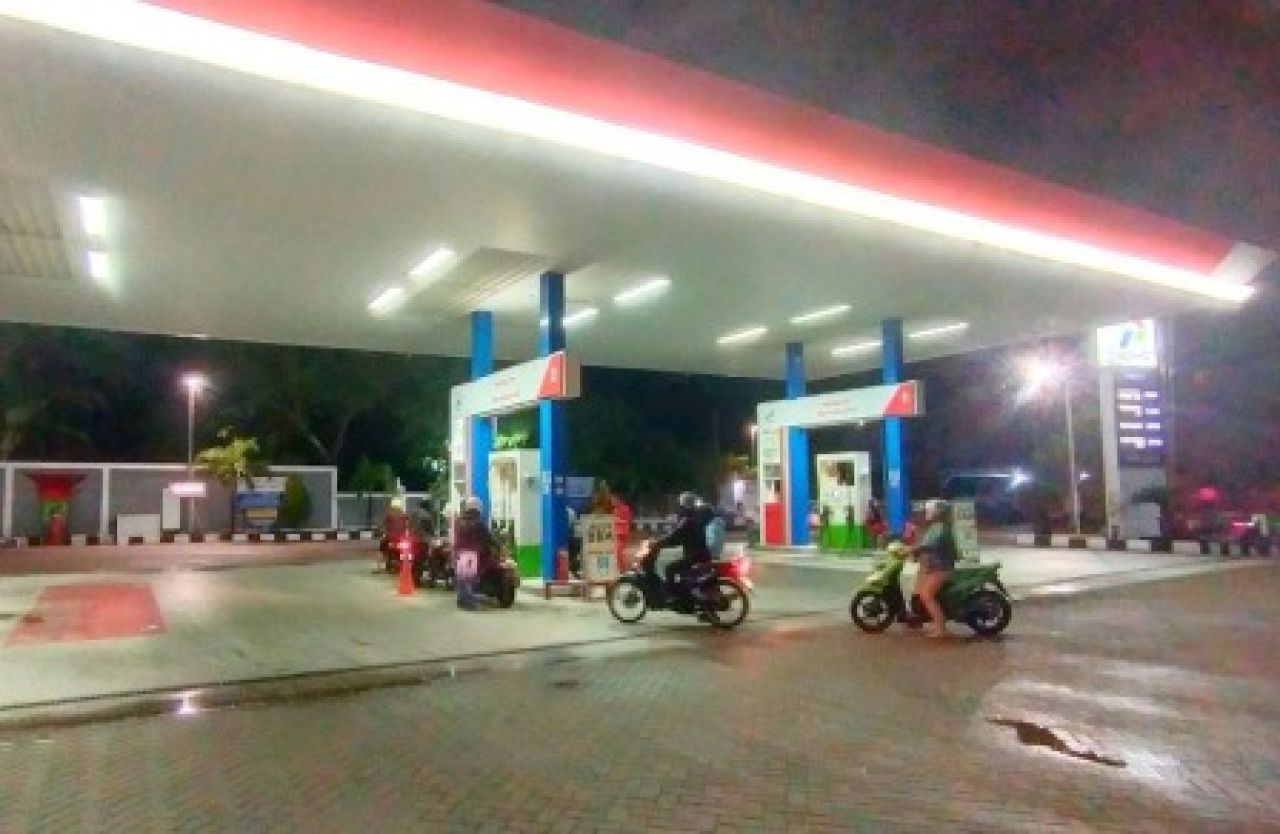 SPBU 54.621.03 di Jalan Raya Diponegoro, Desa Padangan