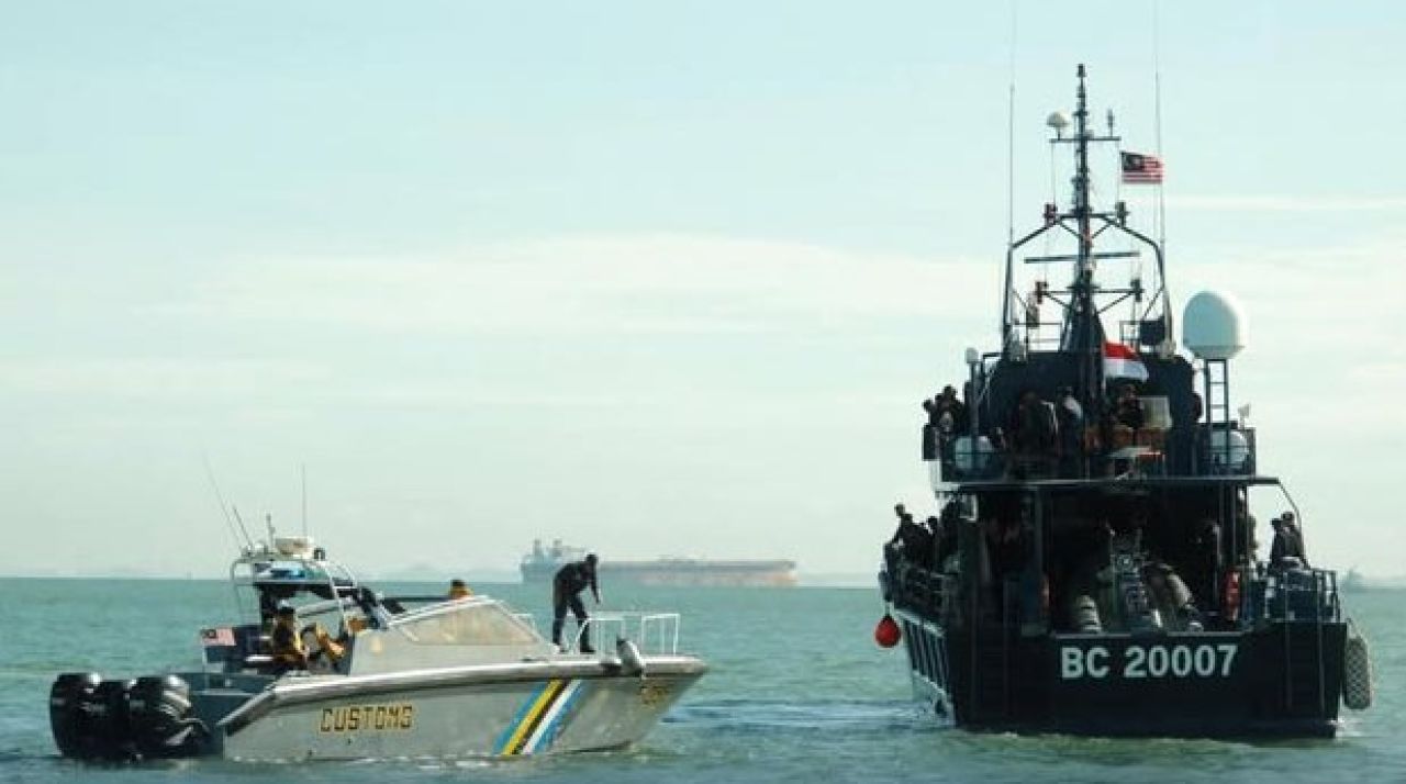 Patroli Terkoordinasi Kastam Indonesia dan Malaysia