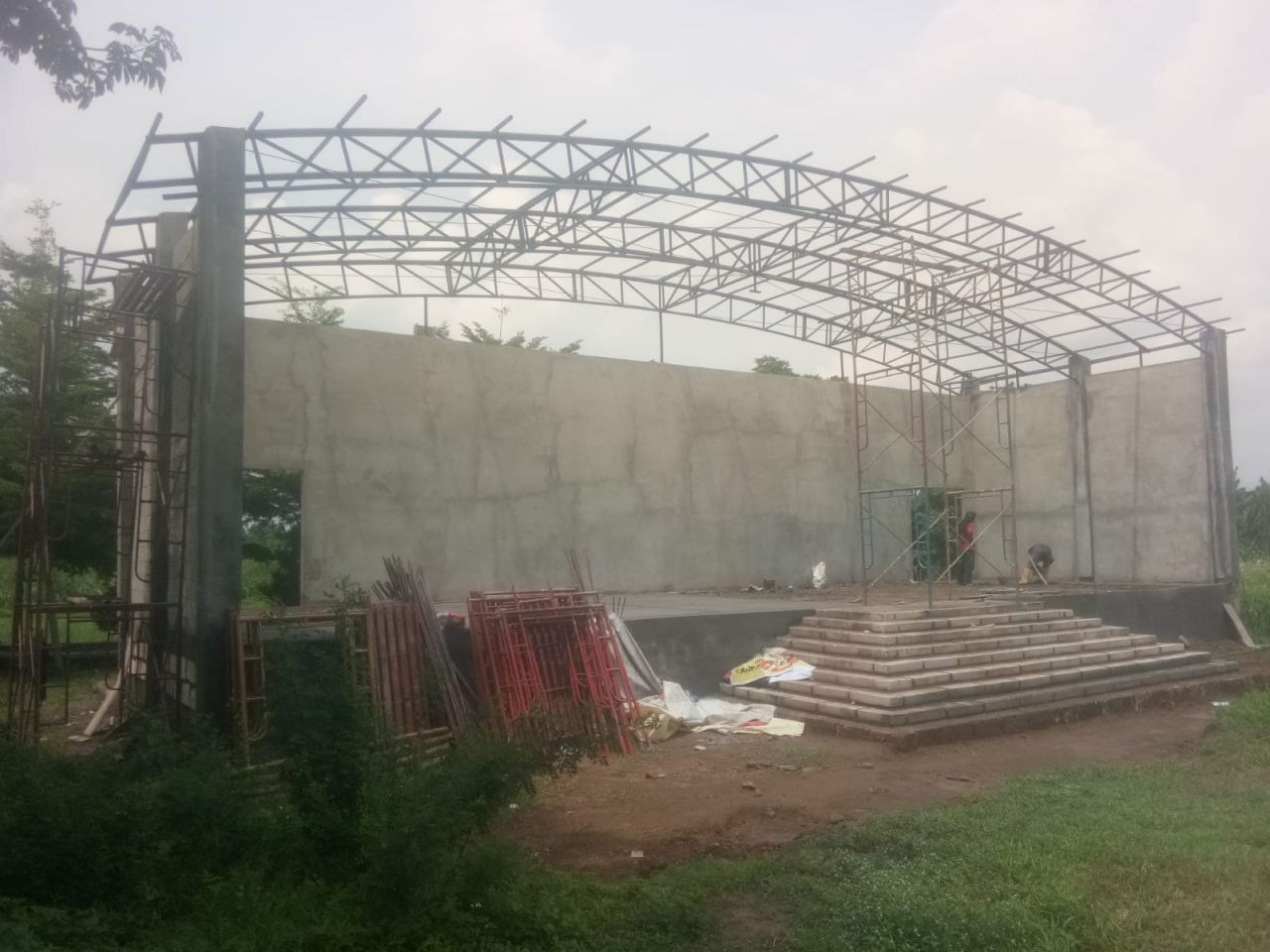 Pembangunan panggung kesenian di Desa Mlaten