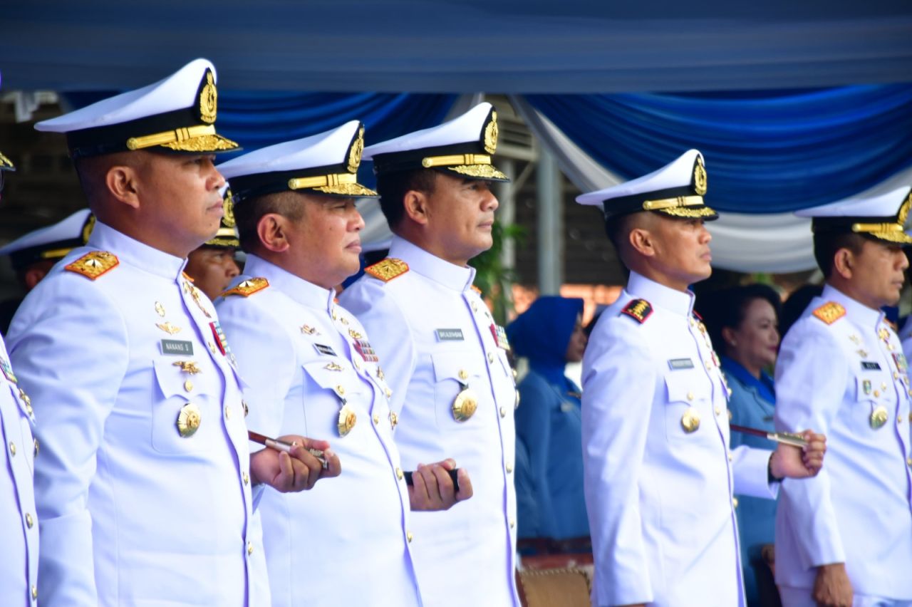 Upacara Pelantikan 300 Siswa Diktukba TNI AL Angkatan LV