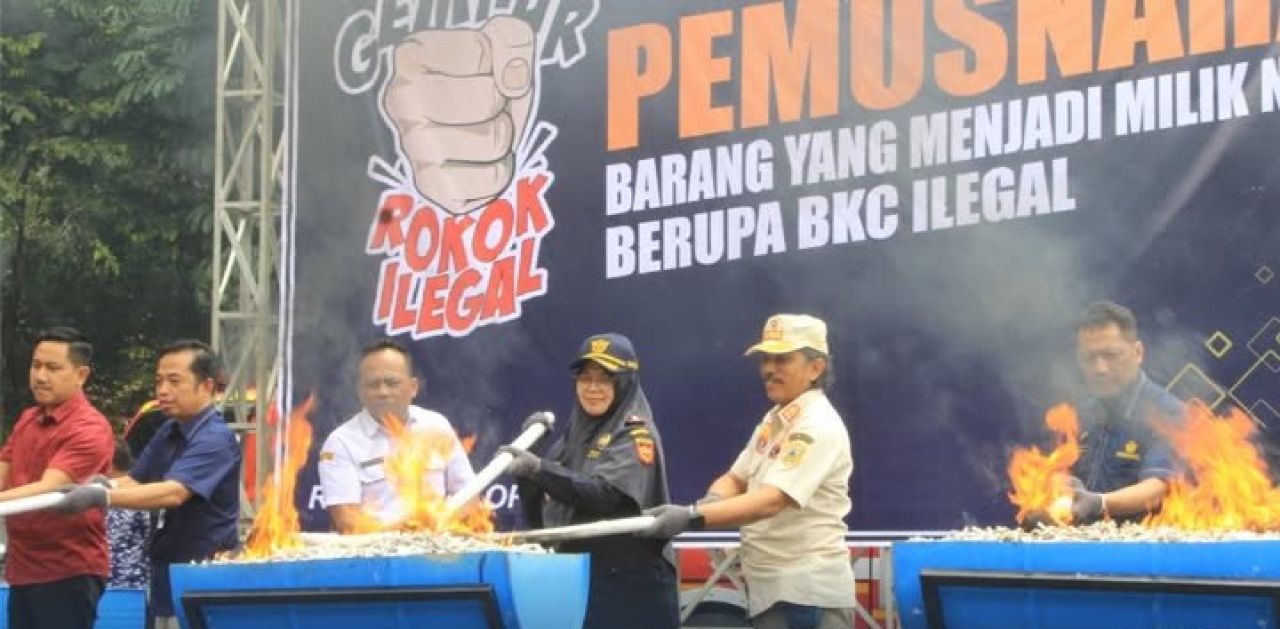 Pemusnahan 5,64 juta batang rokok ilegal