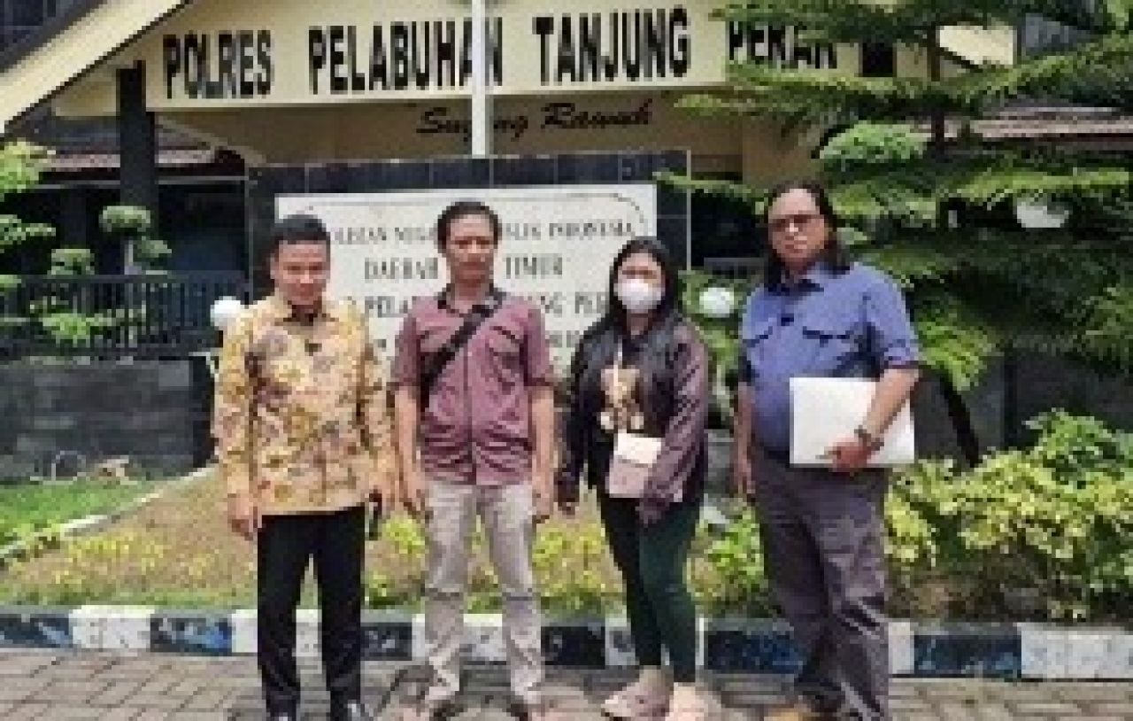 Nur Diana dan Tri Mulyo bersama masing-masing Kuasa Hukumnya