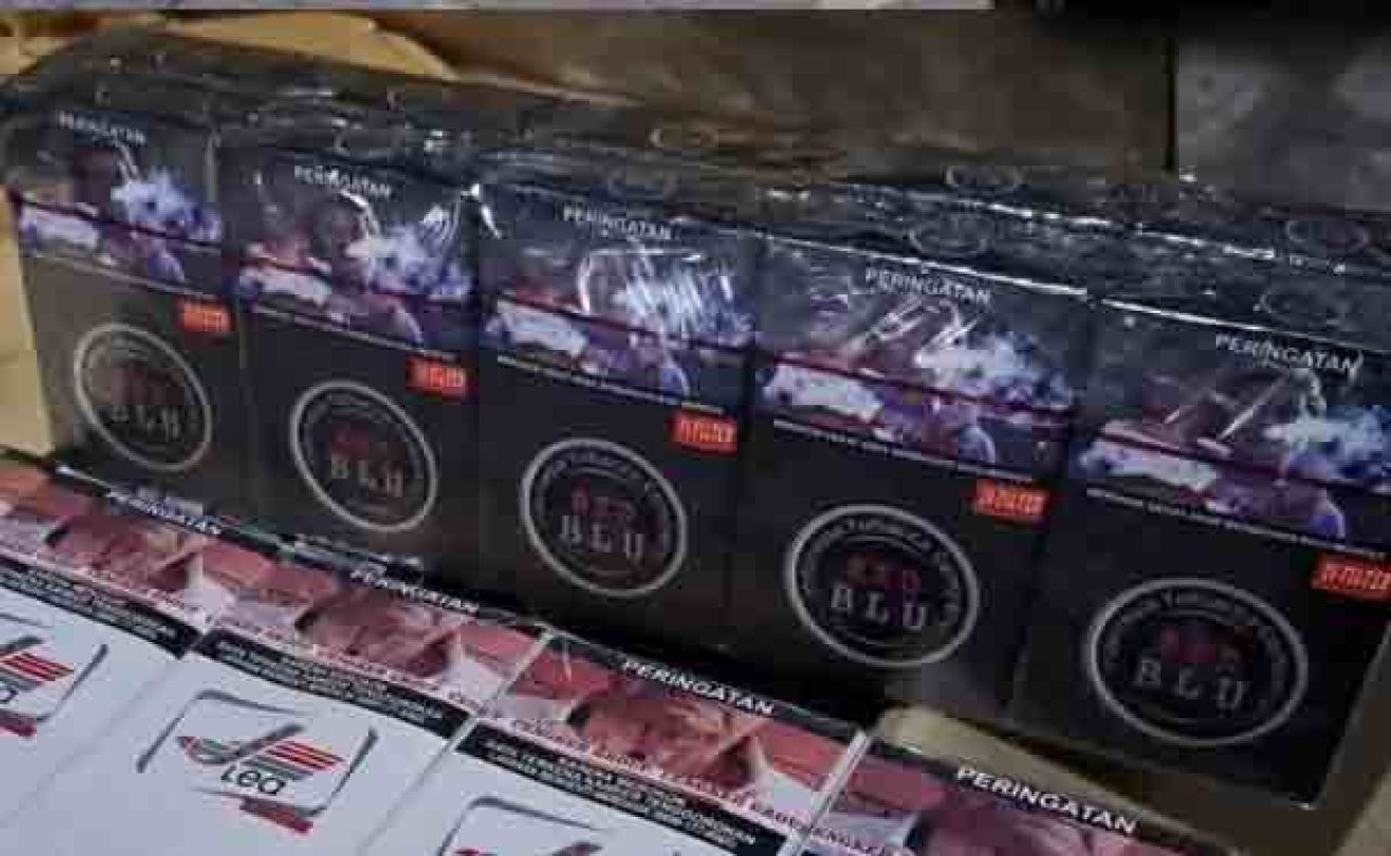 Rokok merek ” RED BLU”