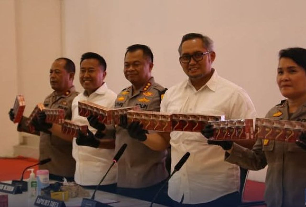 Konpers kasus pengiriman rokok ilegal bernilai Rp2,1 miliar