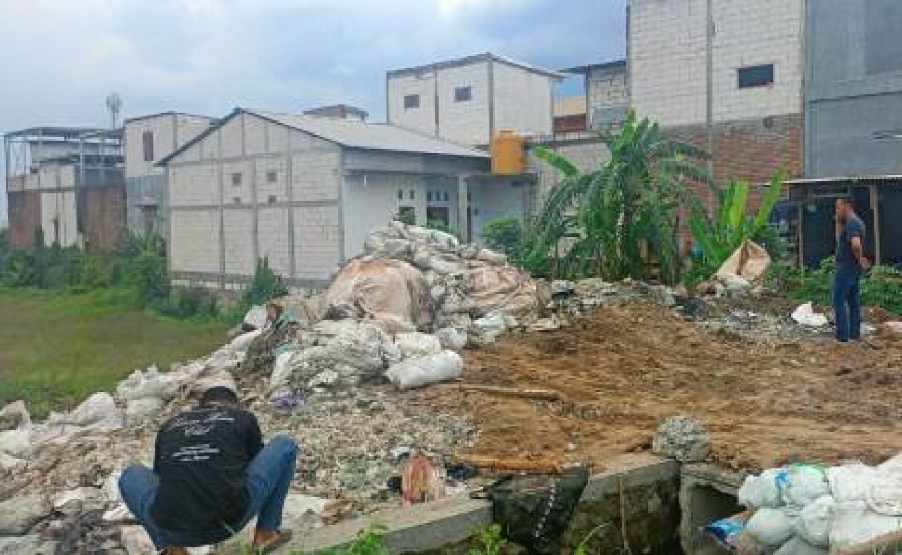 Pembuangan limbah di Desa Sumput