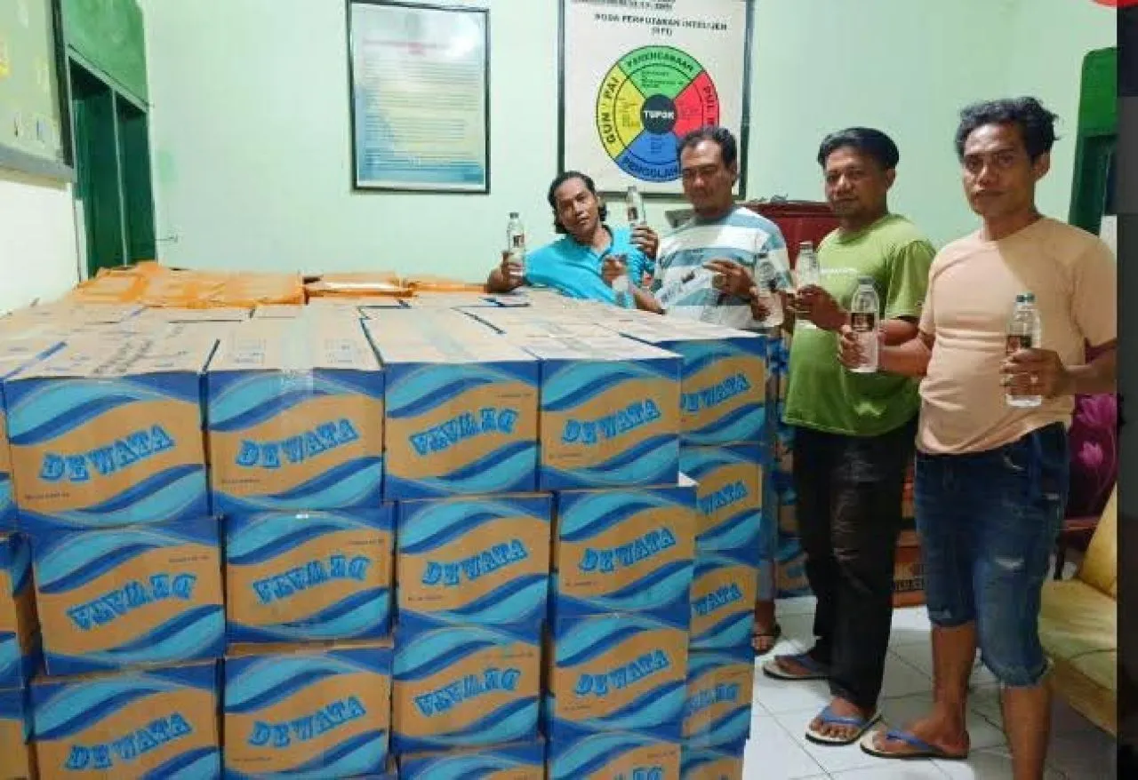 Kodim Dompu Gagalkan Penyeludupan 6100 Botol Berisi Arak Bali