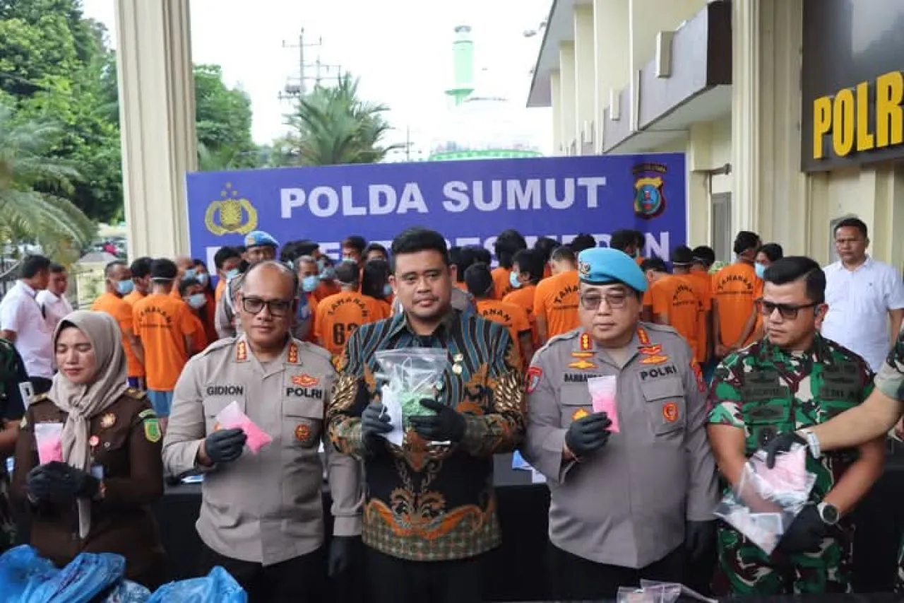 Personel Gabungan Grebek Dua Sarang Narkoba di Medan