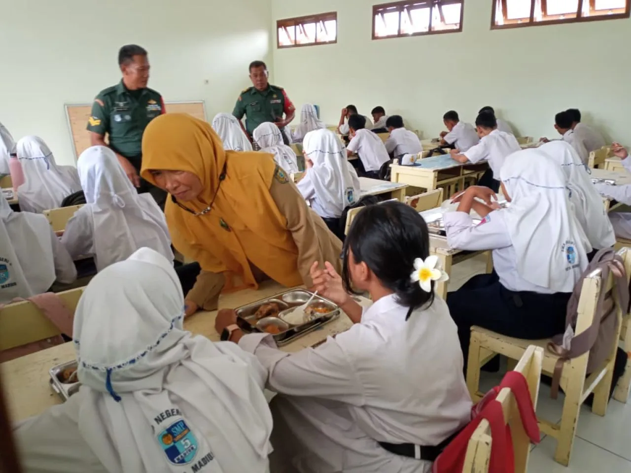 Program Makan Siang Bergizi di SMPN 5 Kota Madiun