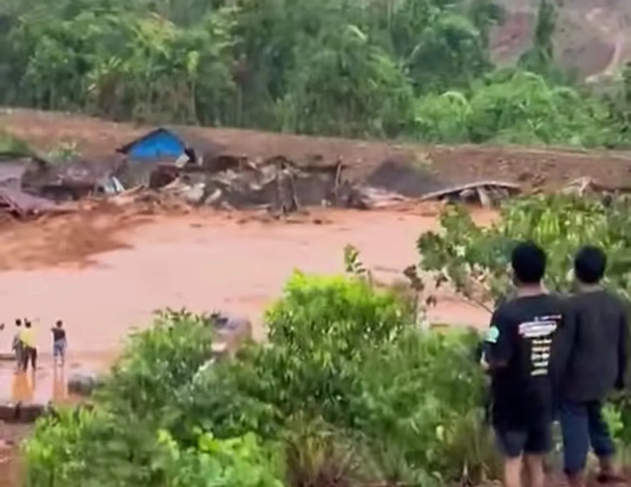 Banjir Bandang di Area Tambang Desa Tamainusi