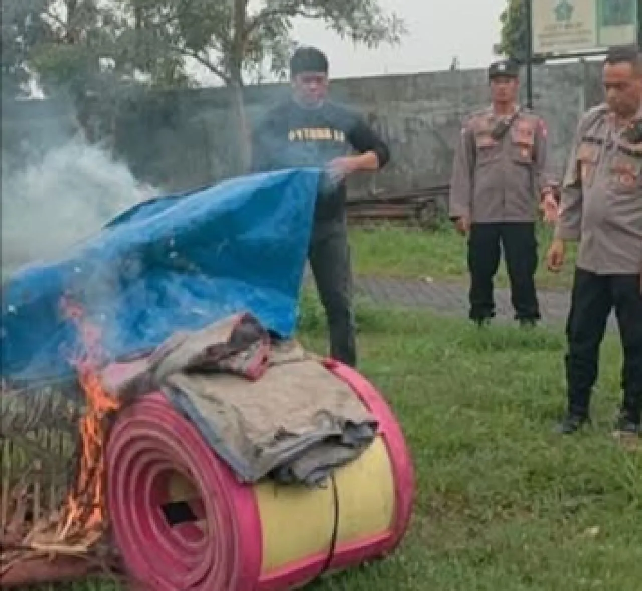 Arena Sabung Ayam di Desa Sedenganmijen Dimusnahkan Polsek Krian