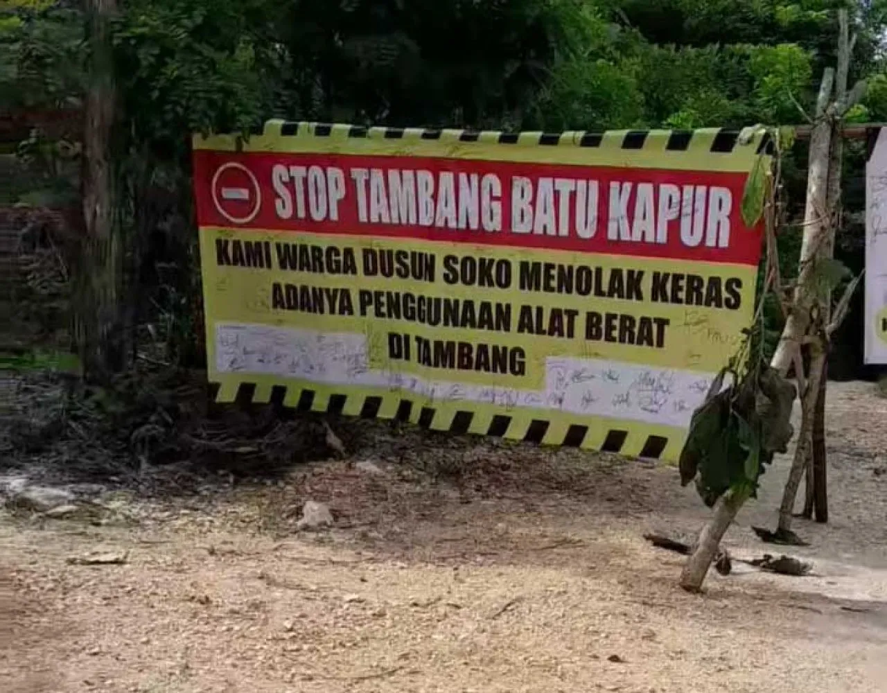 Warga Desa Plumpungrejo Blokir Akses Jalan Tambang Kapur