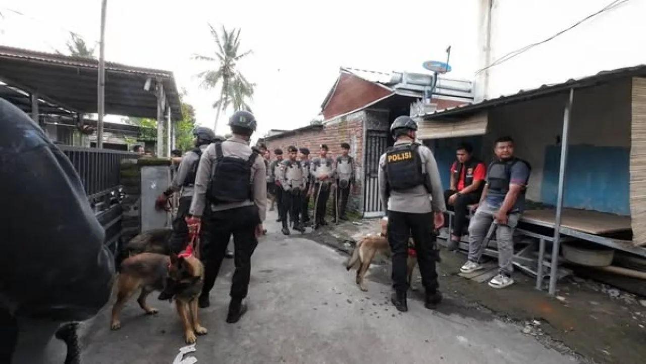 Polda NTB Gerebek Kampung Narkoba di Praya Timur