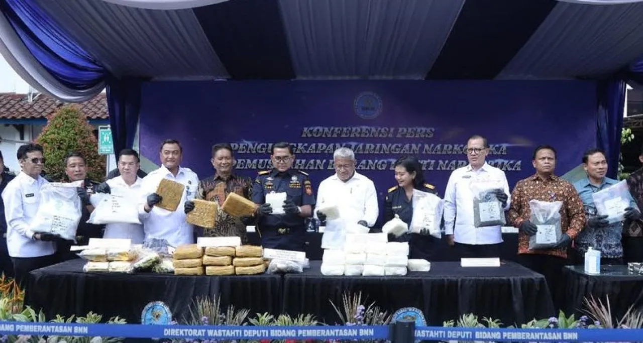 Dua Kurir dengan Tujuh Kilogram Narkoba Diciduk di Bandara Batam