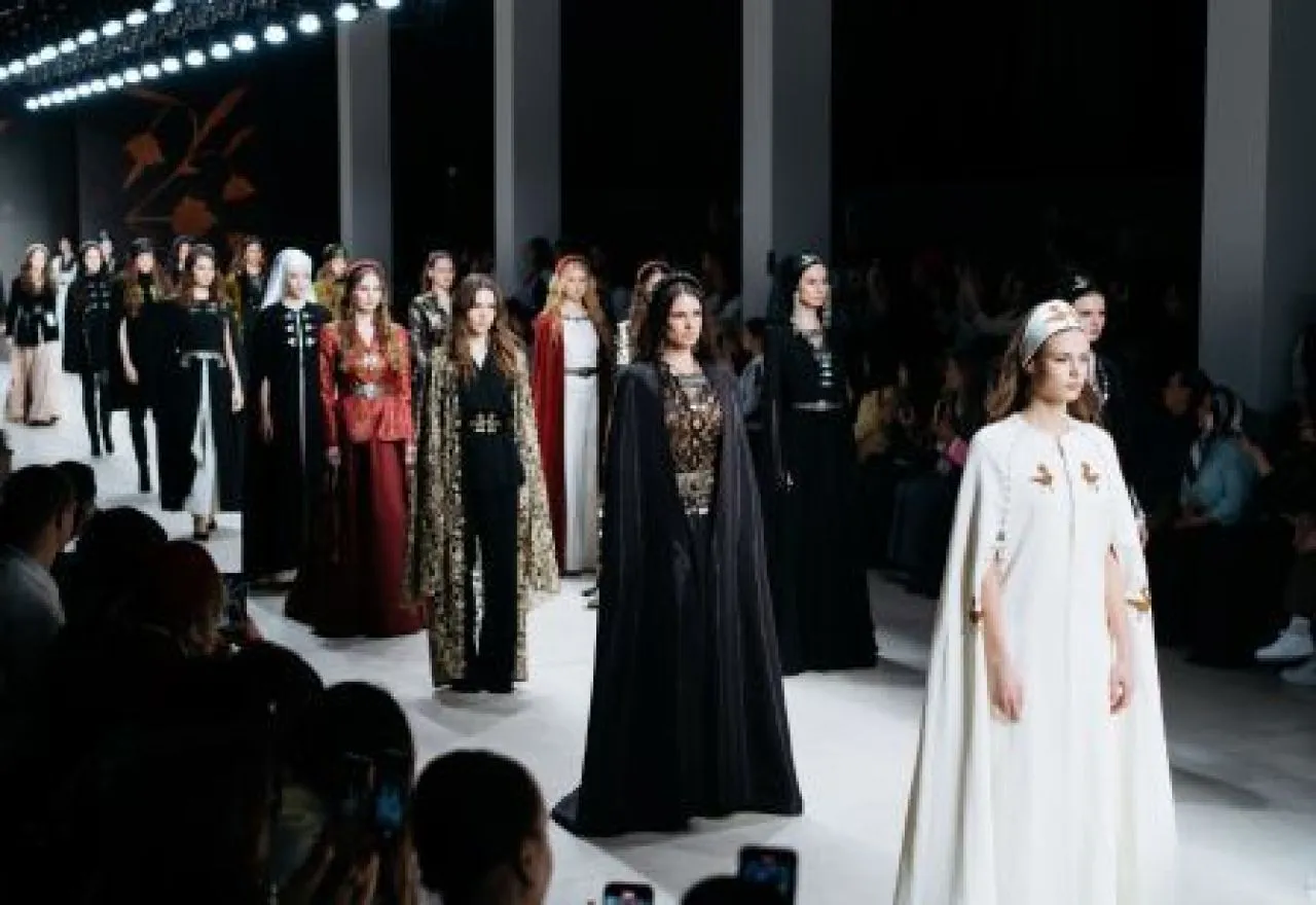 Reborn29 Perkenalkan Kain Khas Suku Jawa di Ajang Moscow Fashion Week