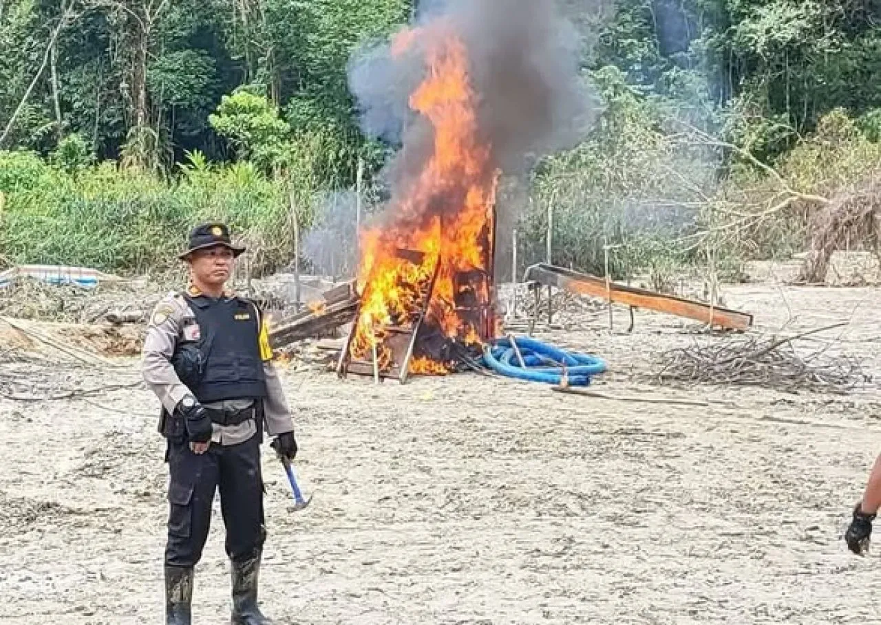 Polsek Meliau Gerebek Tambang Emas Ilegal di Desa Sungai Kembayau
