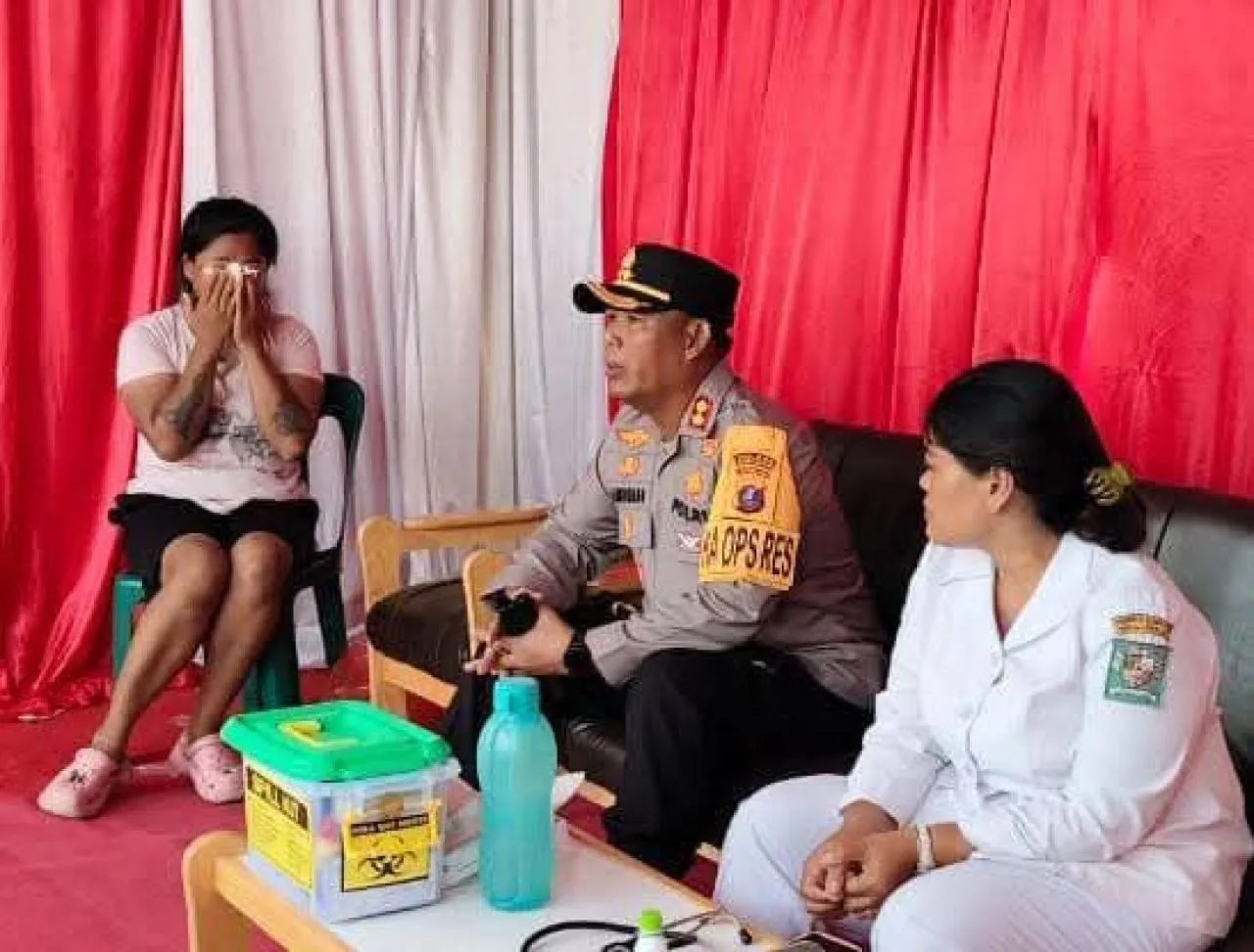 Beban Hidup Membuat Seorang Wanita Hendak Bubuh Diri di Rel Kereta Api Sinaksak