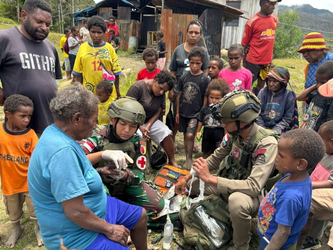 Air Mata Haru di Kampung Bulangkop, Ketulusan Aparat Keamanan untuk Masyarakat Papua