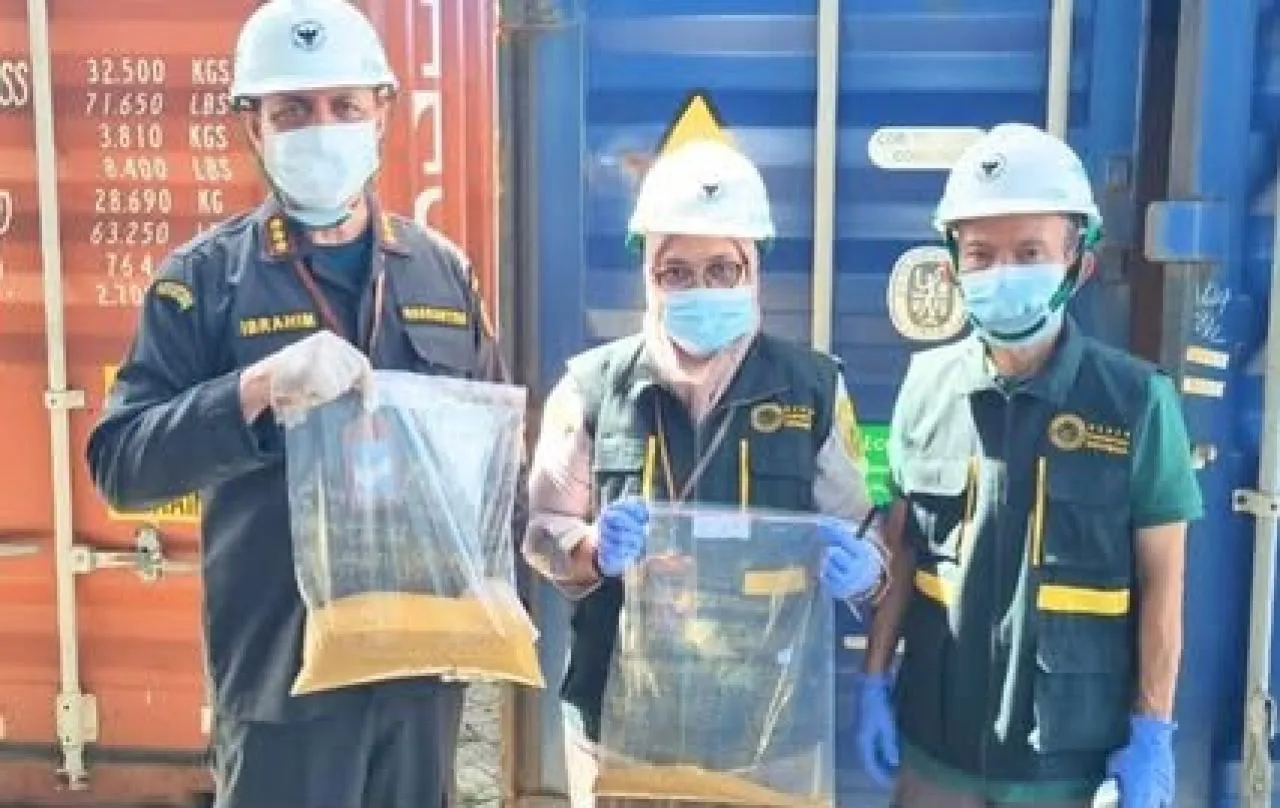 16 Kontainer Bungkil Jagung Impor Tiba di Sumatera Barat