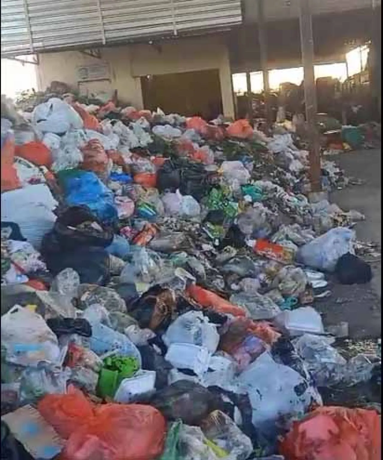 Sampah di TPST BUMDesma MATRA Gading Watu Menggunung dan Bau