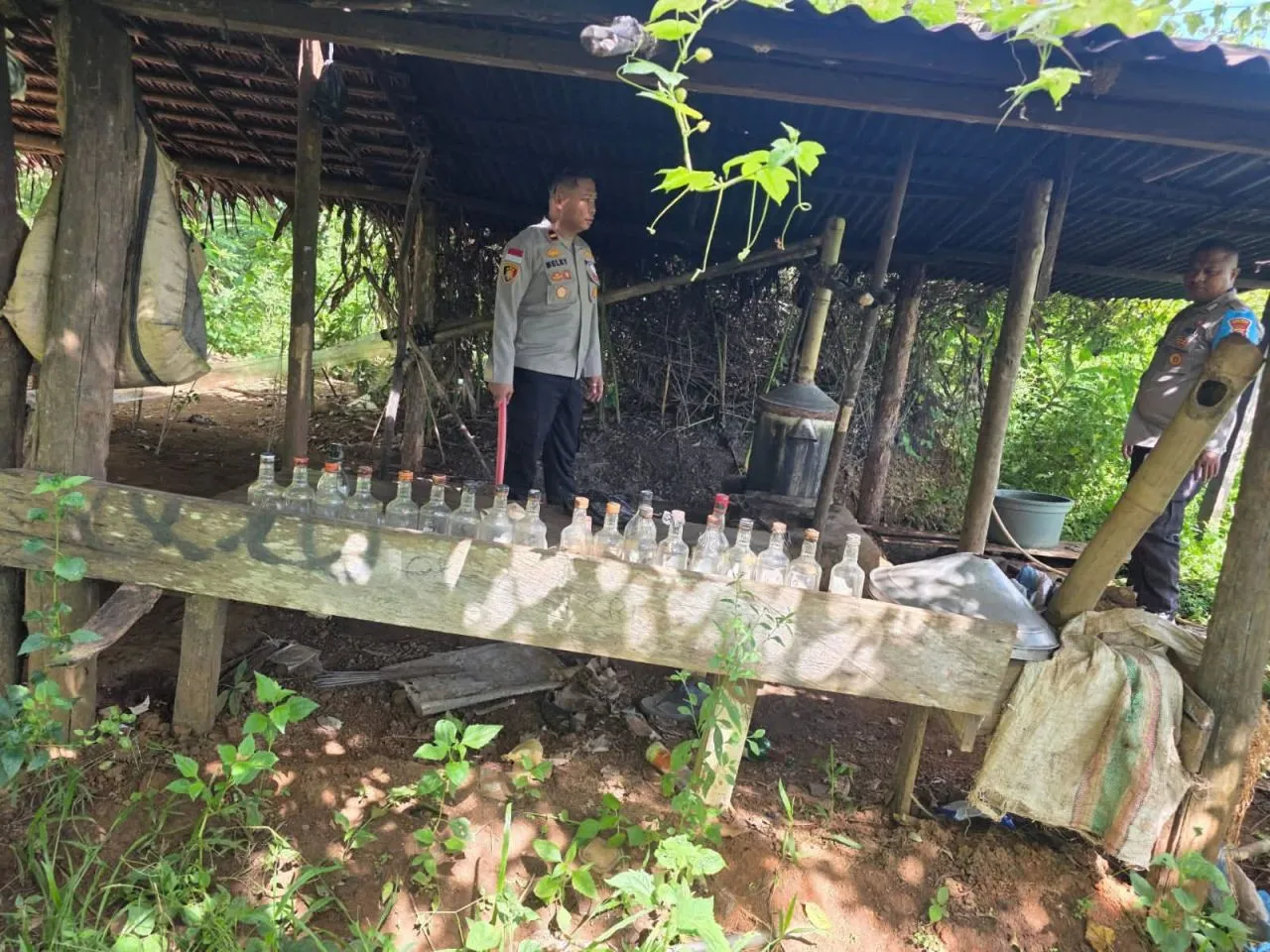 Polsek Muting Grebek Tempat Pembuatan Minuman Keras Jenis Sopi